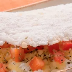 TAPIOCA MUSSARELA E TOMATE