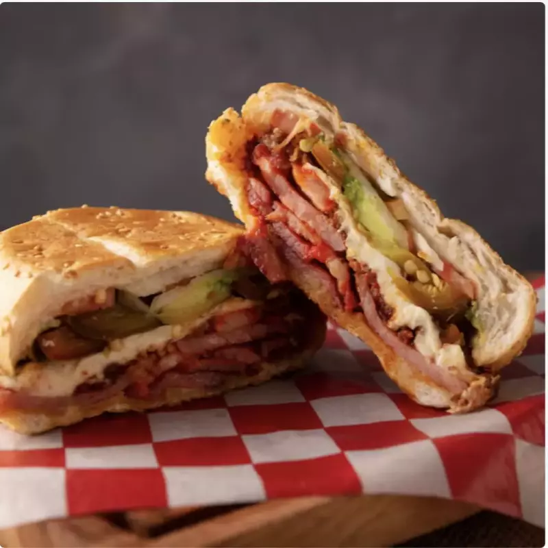 Sandwisch de Pierna Ahumada