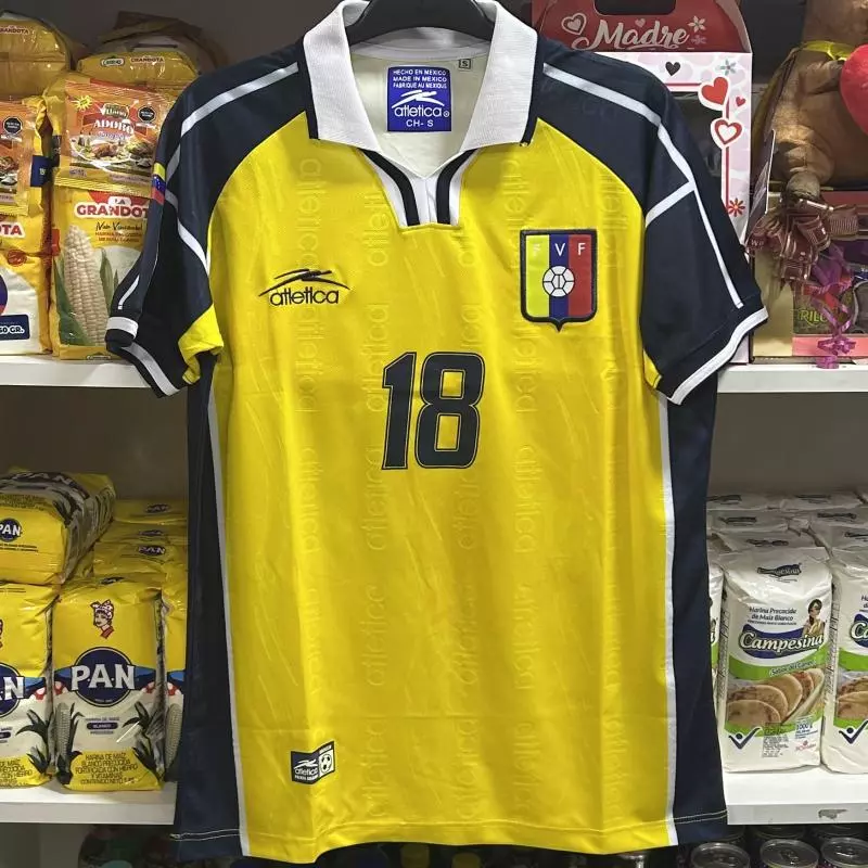Camiseta Retro 2000 visitante