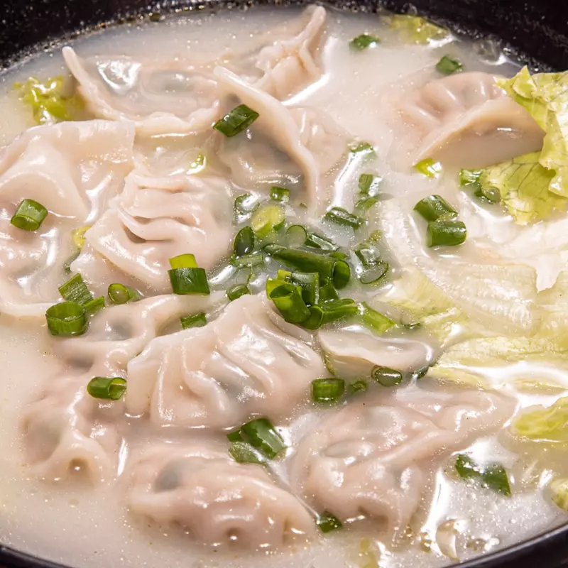 SOPA DE DUMPLING 一碗水饺