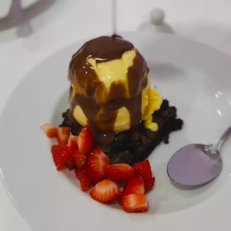 Sorvete com Brownie e Chocolate