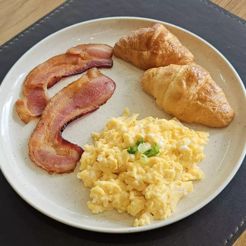 Ovos  mexidos com bacon