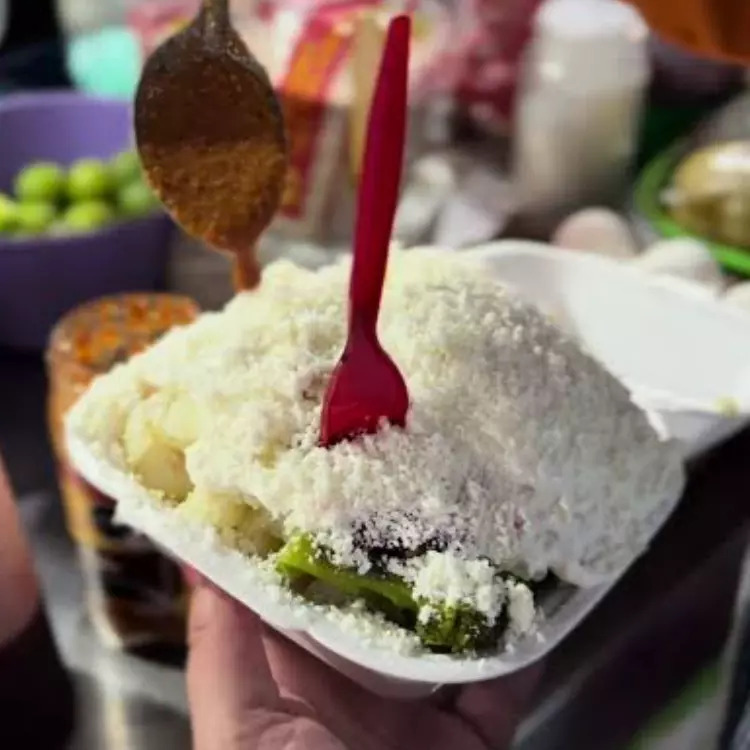 Elote amarillo con🥦🥔🫜 queso crema