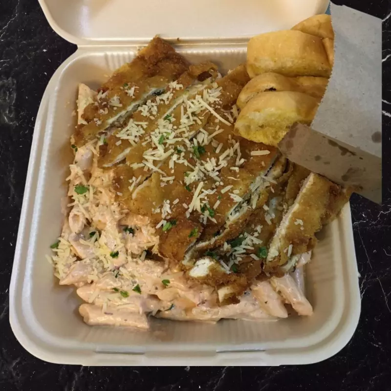 Pasta chipotle c/Pechuga empanizada