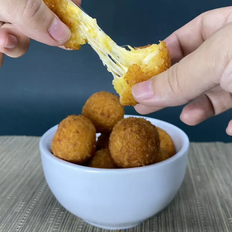 Bolinhos de Mix de Queijos