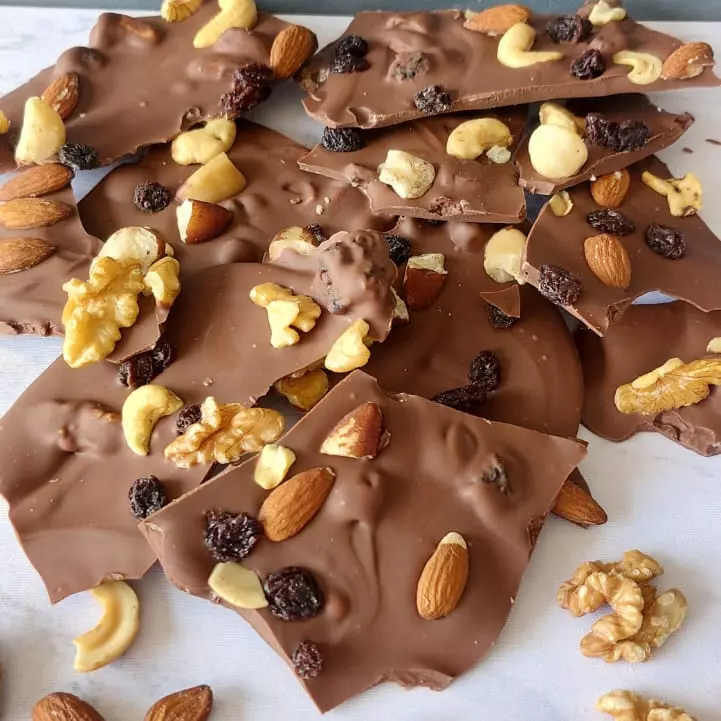 Lascas de Chocolate com Castanhas