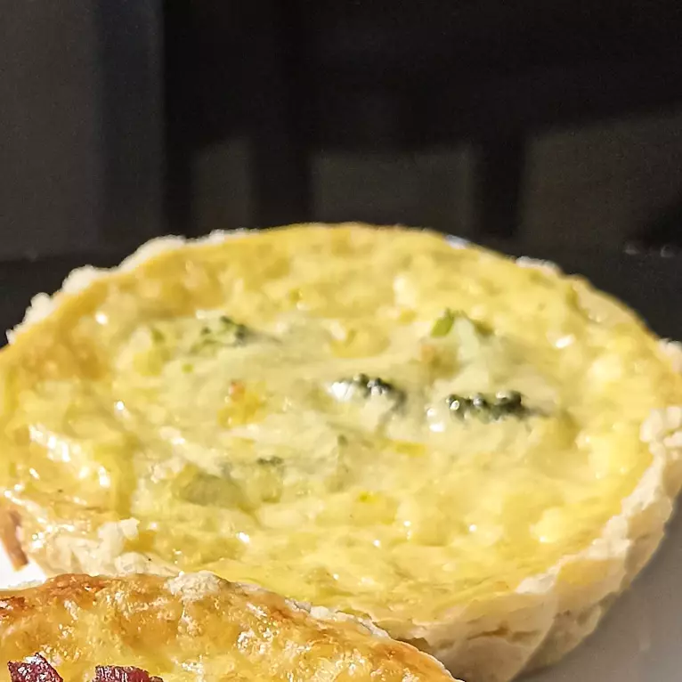 Quiche de brócolis com queijo