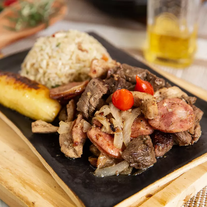 Mix de carnes grelhadas.