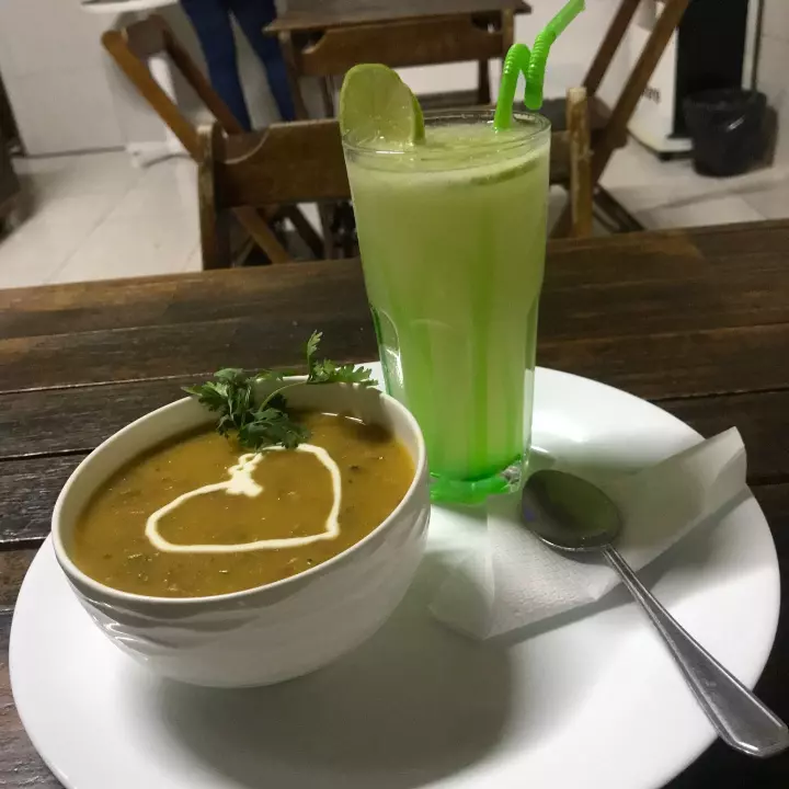 CALDO DE CARNE DE SOL COM MACAXEIRA