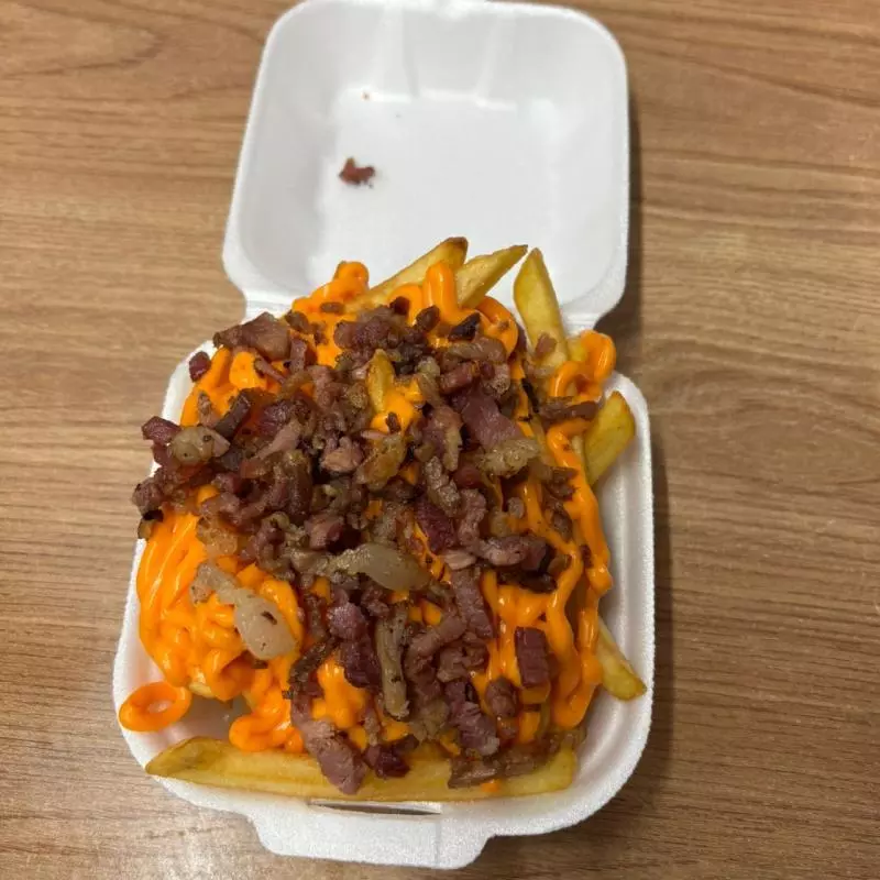 BATATA PEQUENA C/CHEDDAR E BACON