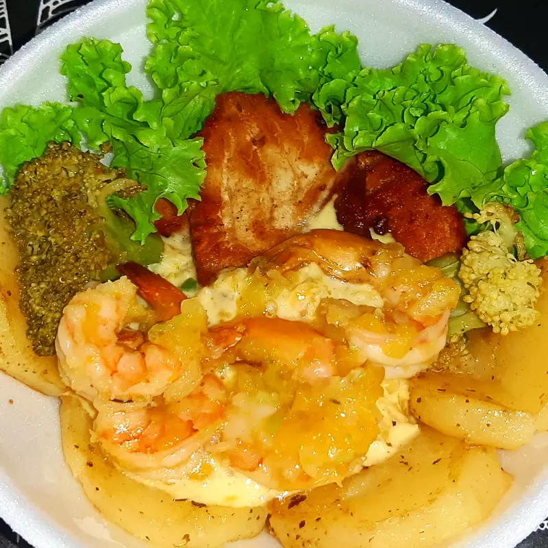 Filé de Peixe ao Molho de Camarão