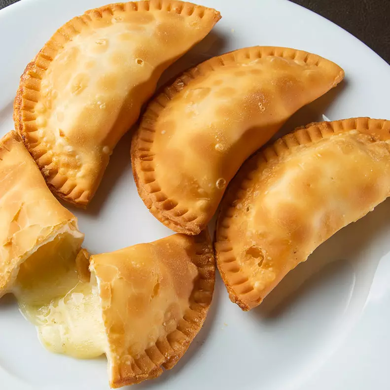 EMPANADA DE QUESO cóctel 4 unidades