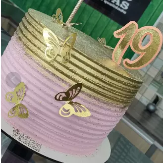 TORTA DE CHANTILY COM DOURADO