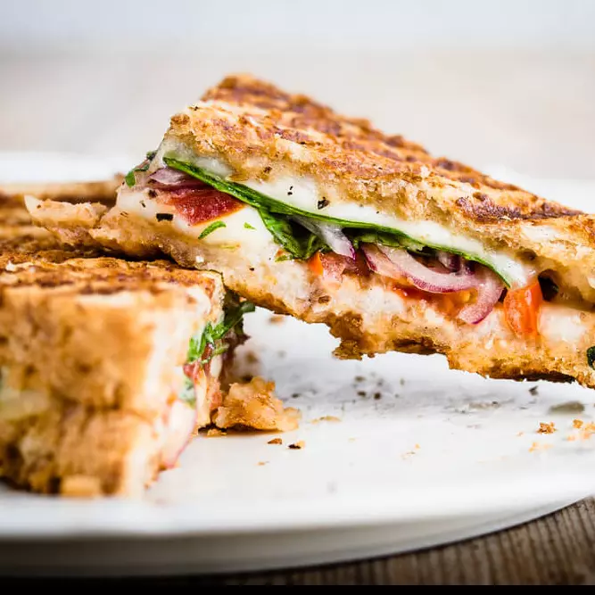 Sandwich caprese