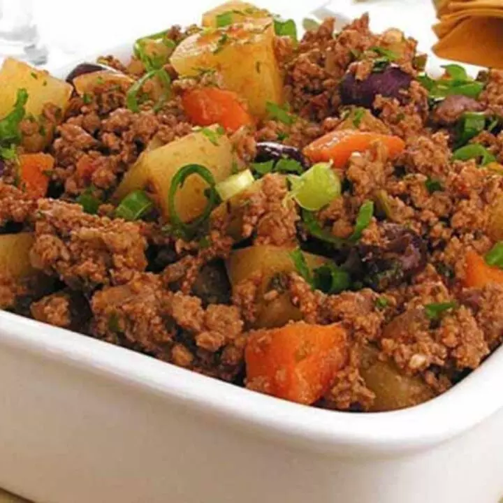 Carne primavera (carne moída com leg