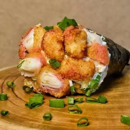 Temaki cru com Kani empanado