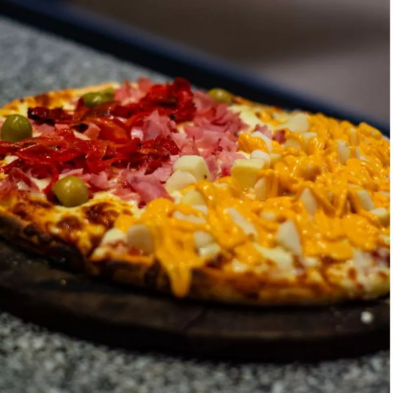 --2 PIZZAS A ELECCION DE 8 PORCIONES