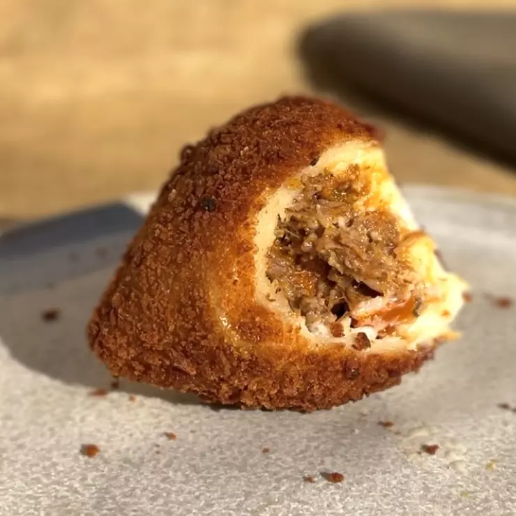 Coxinha de costelinha com requeijão