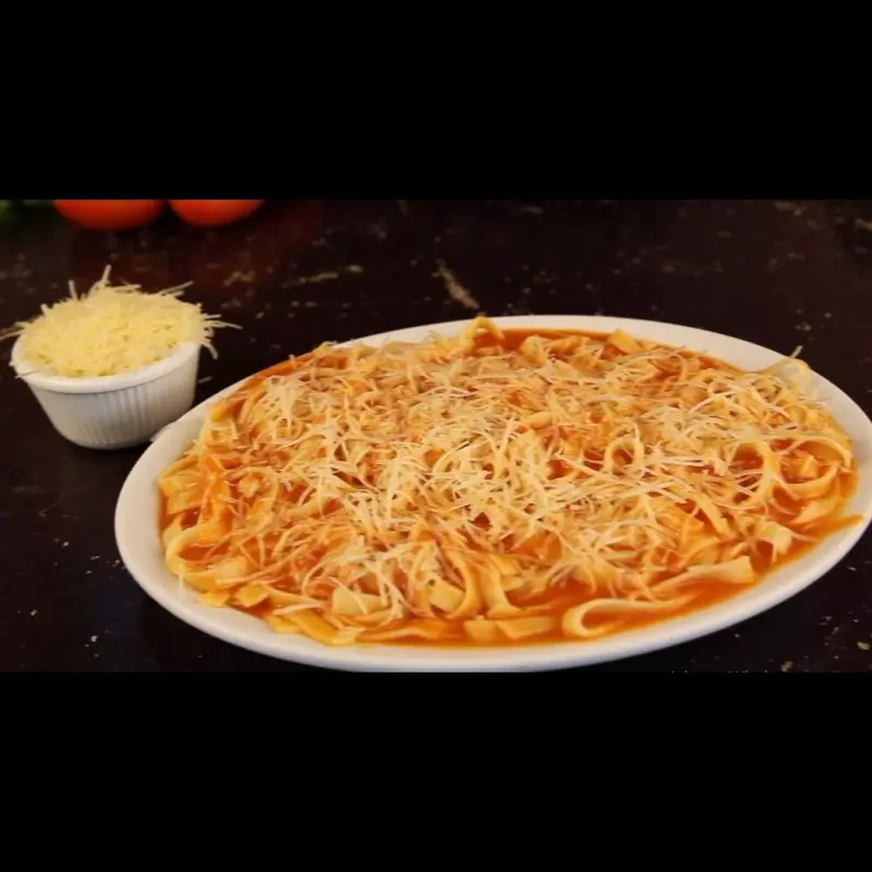MASSA NO MOLHO AO SUGO