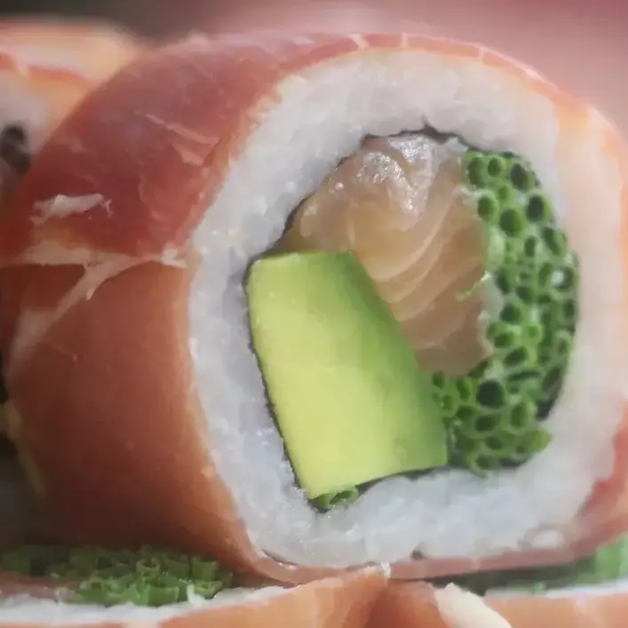 Roll envuelto en Jamon Serrano