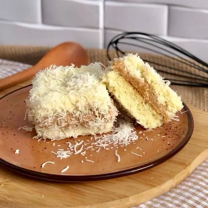 Bolo Gelado Coco com Doce de Leite