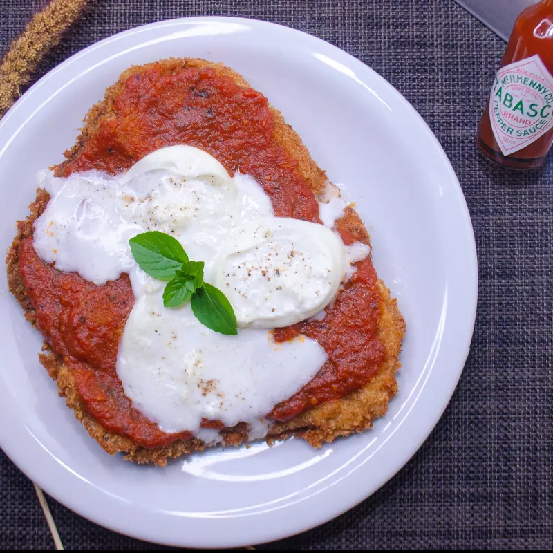 FILÉ MIGNON A PARMEGIANA