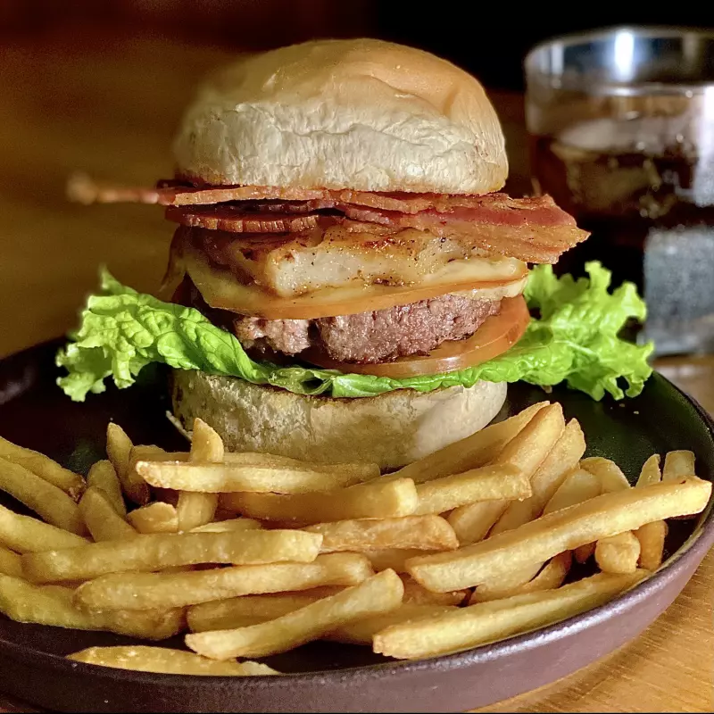 19 - Provolone Burger