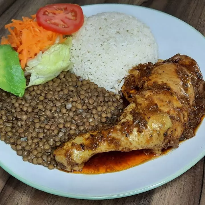 Lentejitas con Asado de Pollo