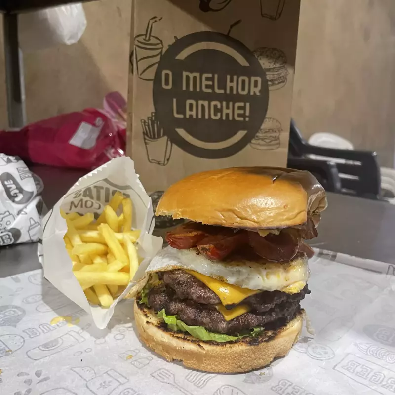 BIG BURGUER DUPLO ACOMPANHA BATATA