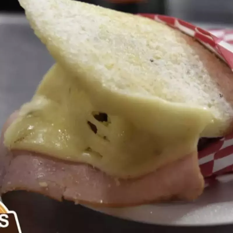 AREPA DE JAMON Y QUESO