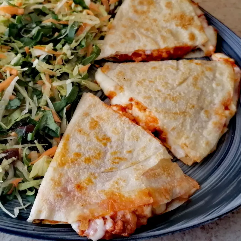 Quesadilla Picadillo Rojo
