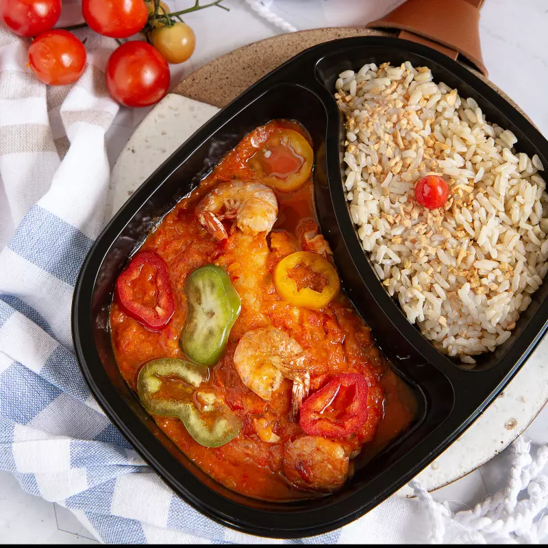 Moqueca de tilápia com camarão.