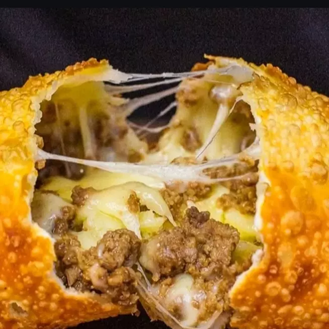 Pastel Carne com Queijo