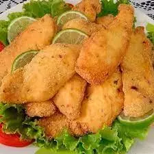 PEIXE EMPANADO - MEIA PORÇÃO