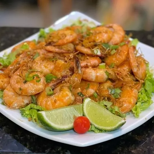 Camarao a Paulista e batata frita