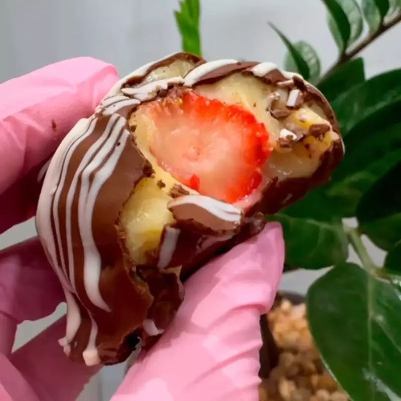 Bombom BOMBA de morango Ninho
