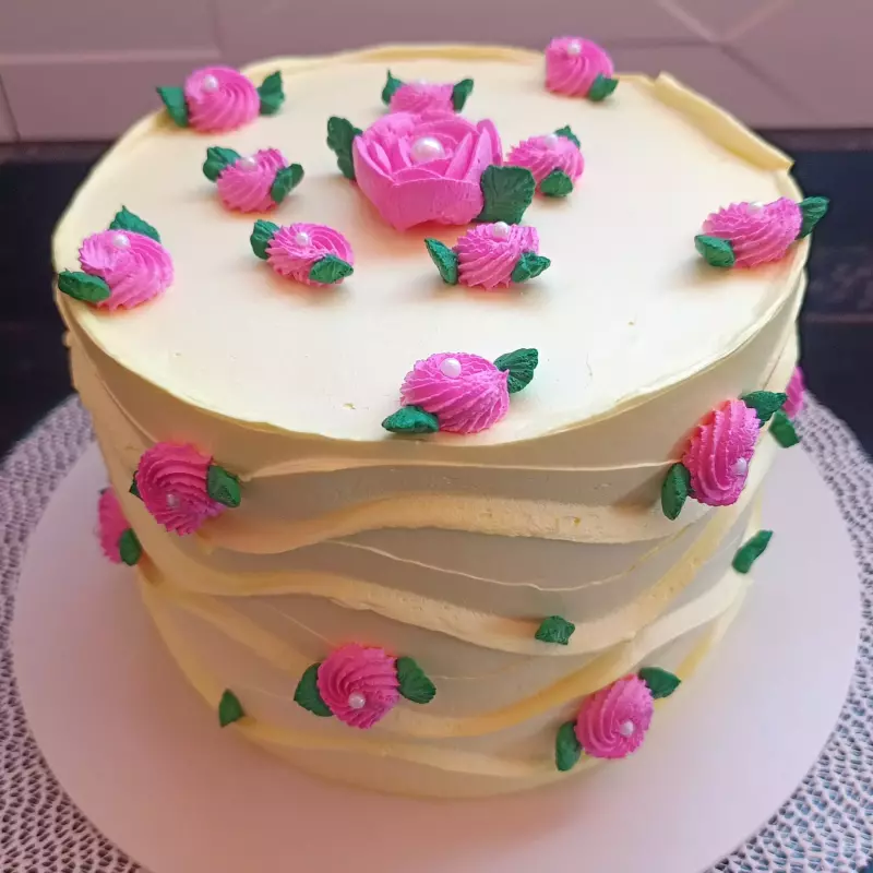 Bolo confeitado 20 á 26 fatias