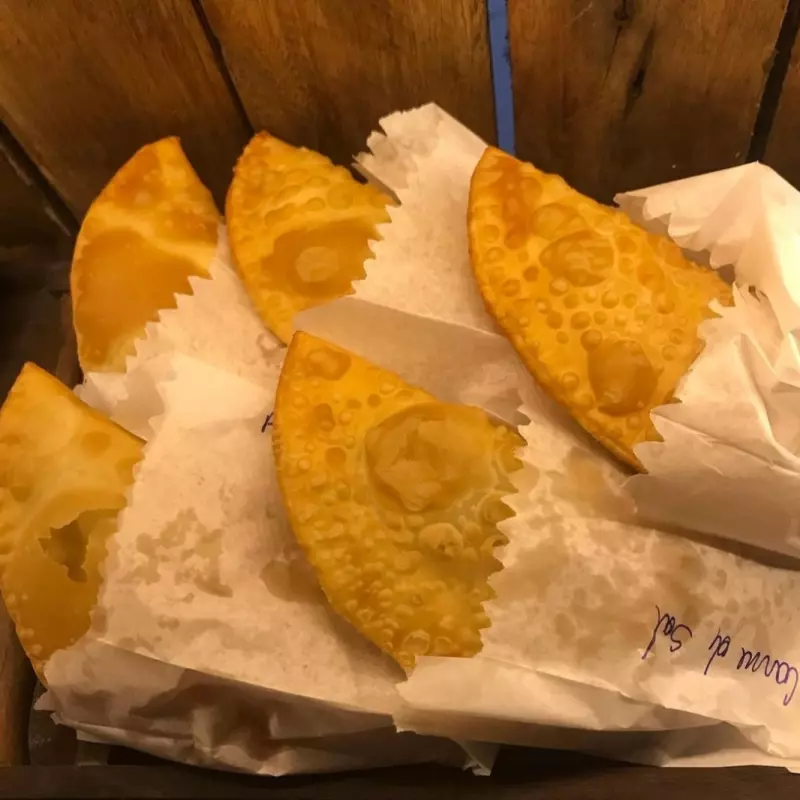 Porção 5 pastéis
