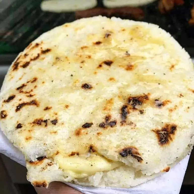 Arepa rellena asada