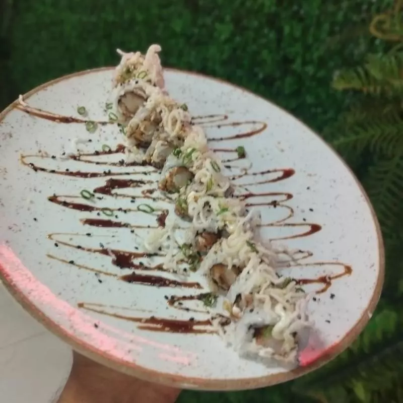 URAMAKI DE CAMARÃO 10 UNIDADES