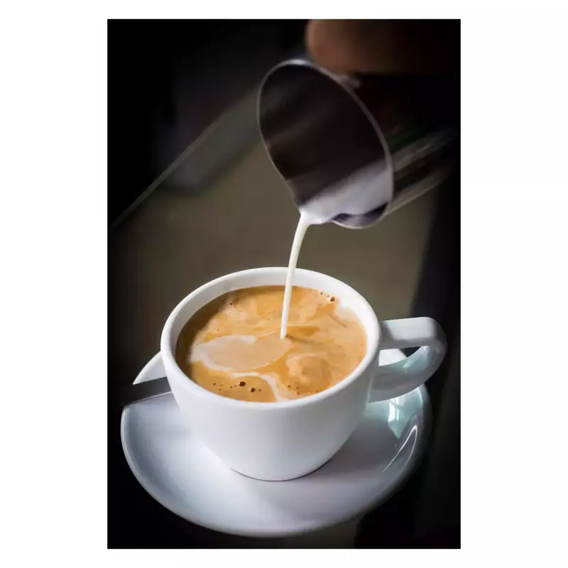 CAFÉ COADOR COM LEITE