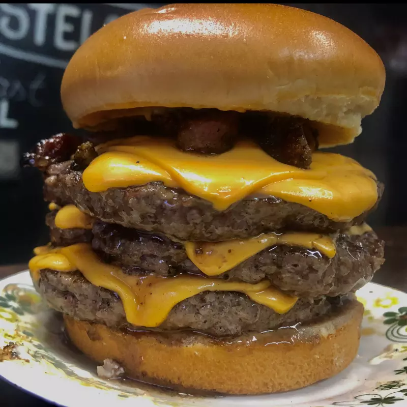 2 triplo cheddar + batata frita