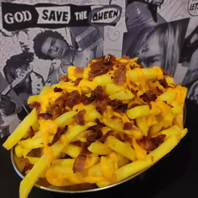 Batata Frita com Queijo & Bacon