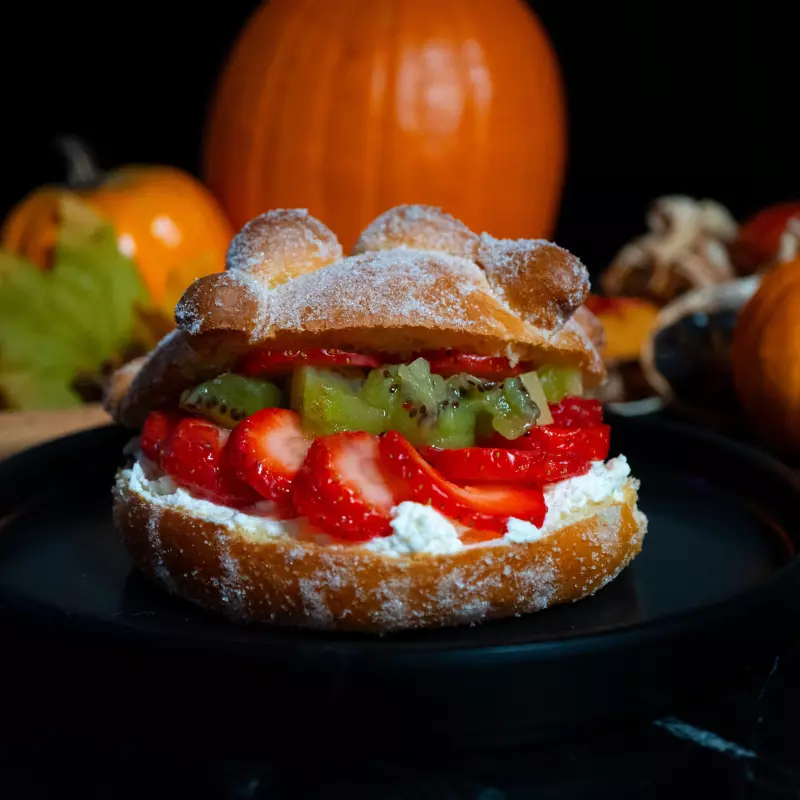 Pan de Muerto Relleno