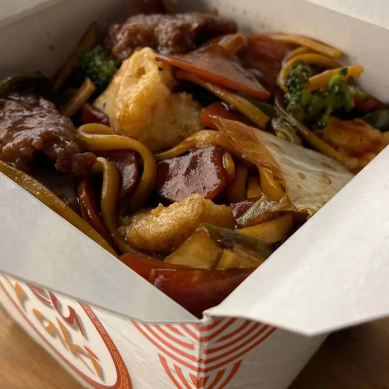 Yakissoba Carne e Frango(800g aprox)