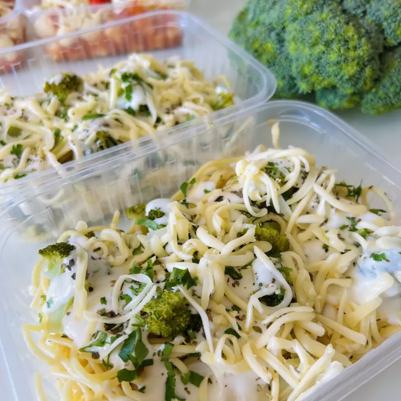 Macarrão c/ Brócolis ao Molho Branco