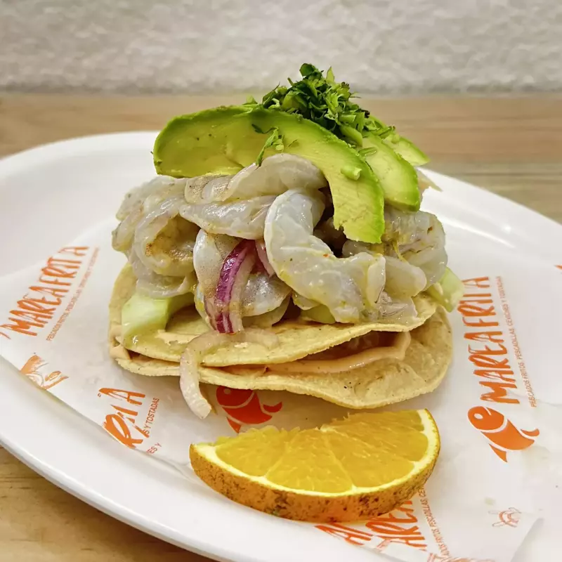 Tostada de aguachile camarón crudo