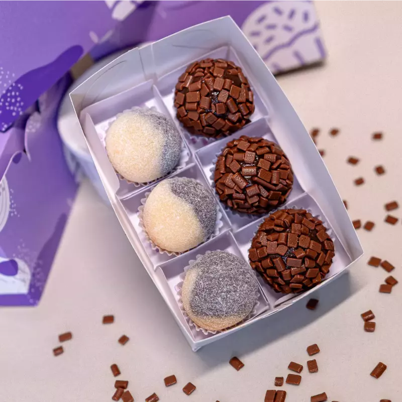 CAIXINHA COM 6 DOCINHOS