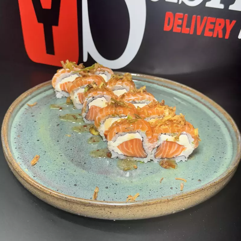Uramaki especial +salmão em cima