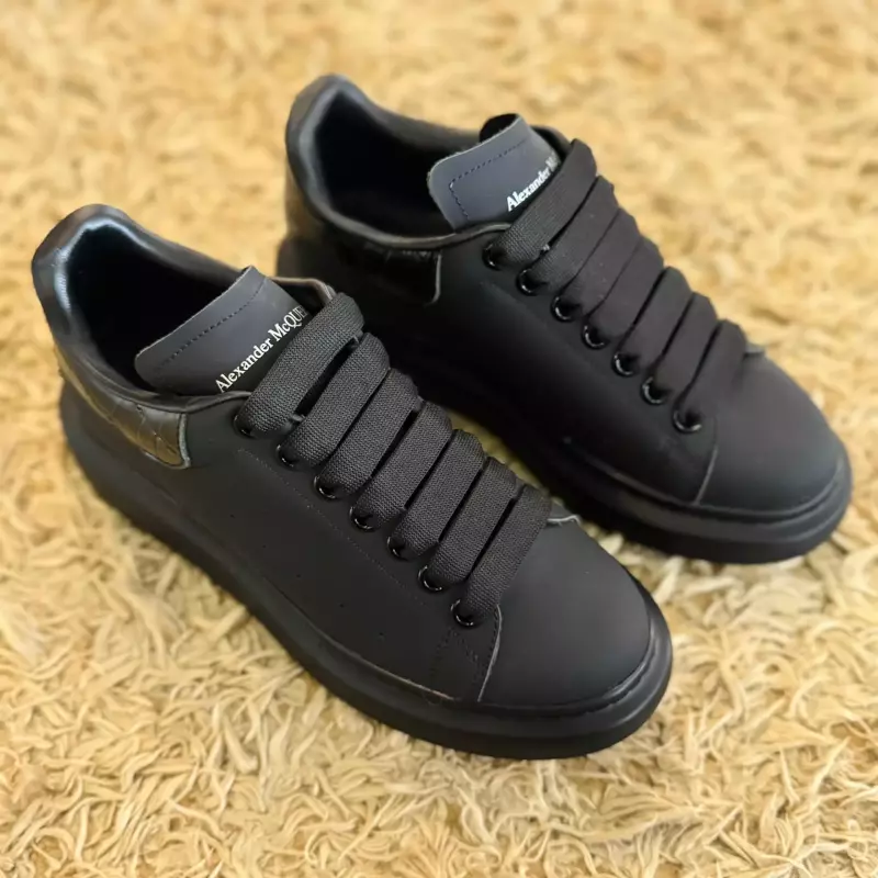 TENIS ALEXANDER MCQUEEN ALL BLACK